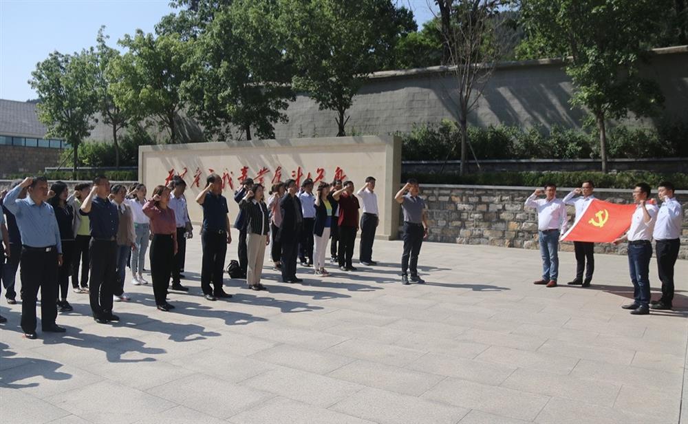 “傳承紅色基因，汲取奮斗力量” 濟南產(chǎn)發(fā)集團到大峰山黨性教育基地開展黨史學習教育現(xiàn)場教學