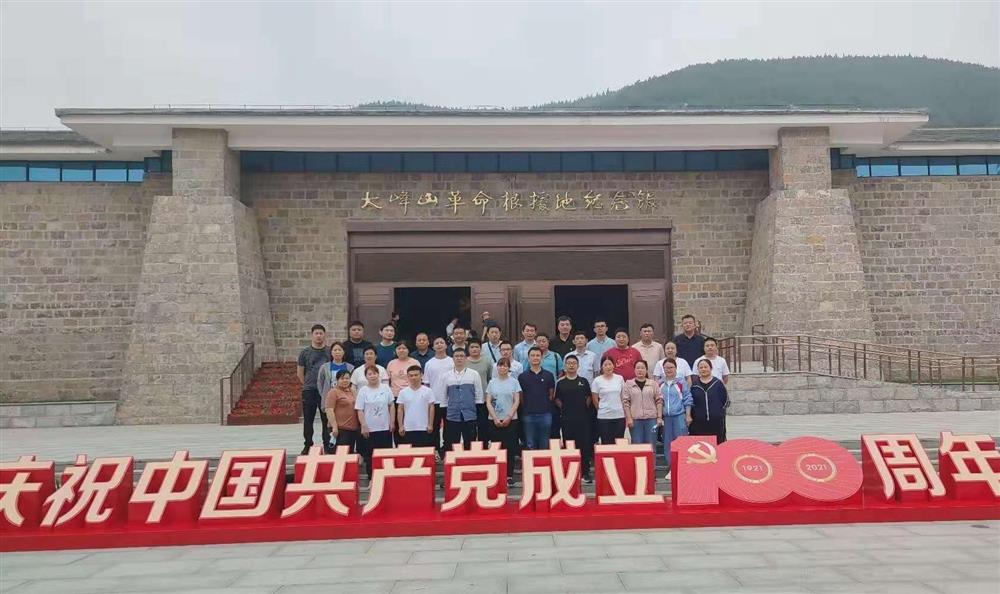 創(chuàng)新發(fā)展穩(wěn)定餐飲品質(zhì)，強(qiáng)化管理提高經(jīng)營(yíng)效率