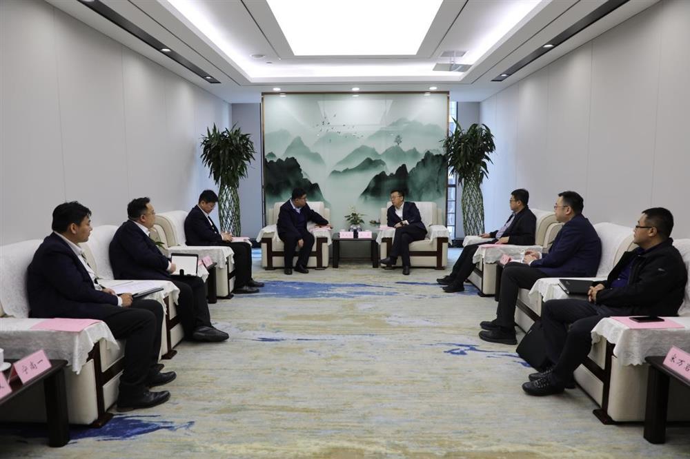 深化銀企合作！ 威海銀行濟(jì)南分行一行到產(chǎn)發(fā)集團(tuán)洽談合作